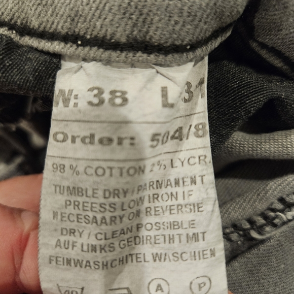 DNWR Gray Distressed Jeans with Red Accents Size 38x31 - Picture 5 of 7